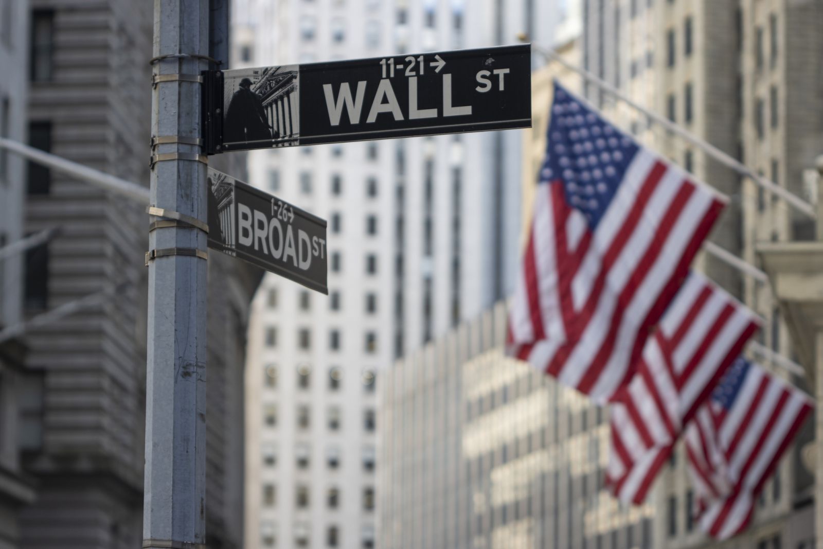 Chip Stock Sell-off Puts Downward Pressure on Broader Market