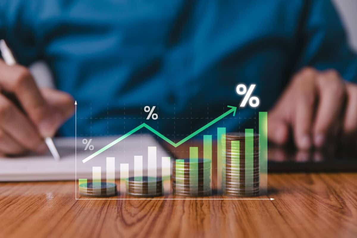 2 High-Yield Dividend Stocks That Could Be a Safer Pick for Canadian Retirees