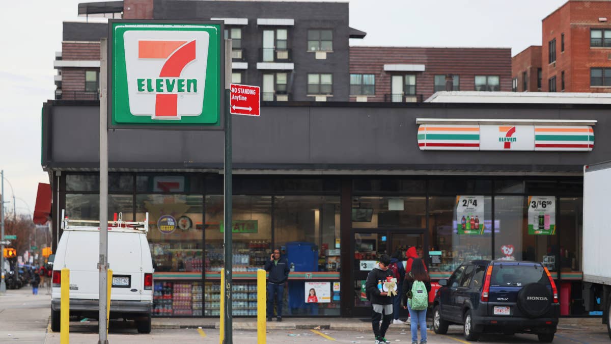 7-Eleven enters chicken sandwich war